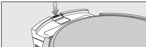 MIELE SCOUT RX1 - Emptying the dust box - 1