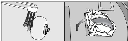 MIELE SCOUT RX1 - Voorwiel reinigen - 2