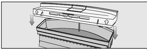 MIELE SCOUT RX1 - Cleaning the dust box - 4