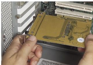 BELKIN CARTE RÉSEAU SANS FIL N1 POUR ORDINATEUR DE BUREAU #F5D8001FR - Insertion de la carte dans l'ordinateur - 3