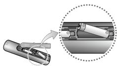 SAMSUNG BDJ5500 - Installazione delle batterie - 1