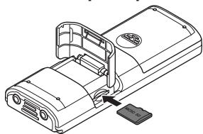 OLYMPUS WS-833 - Insertion d'une carte microSD - 2