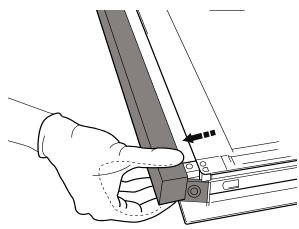 HOTPOINT FA3530HBLHA - CLIENTER POUR NETTOYER - NETTOYER LA VITRE - 2