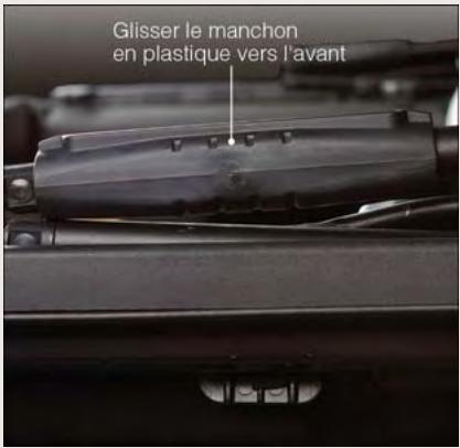Glisser le manchon en plastique vers l'avant