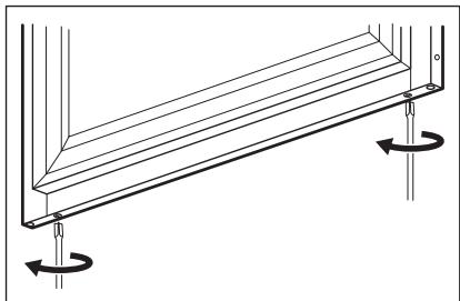 AEG-ELECTROLUX KWK884520M - Anleitung zur Montage der Ausgleichsvorrichtung am unteren Teil der Tür - 1
