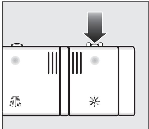 MIELE G 7150 SCVI - Remplissage du réservoir de produit de rinçage - 1
