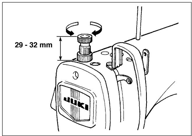 JUKI MO-644D - Mise en PLACE de la canette dans la boite a canette - 3