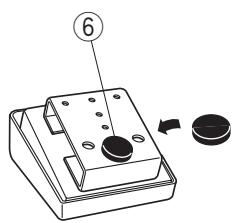 ELNA 560 - Adjusting the Thread Cutter Switch Position Placing the thread cutter switch to the left - 5