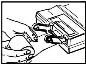 OLYMPIA CPD-512ER - Insertar o cambiar el rollo de papel - 2