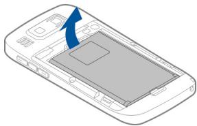 MICROSOFT LUMIA 800 - Insérer la carte SIM et la batterie - 4