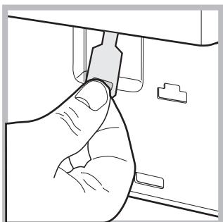 INDESIT BIWMIL71252EU - Opening the porthole door manually - 4