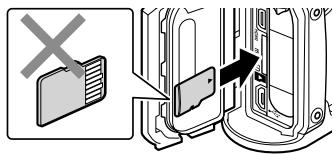 OLYMPUS TG-TRACKER - Insérez la carte bien droit jusqu'à ce qu'elle se mette en place avec un léger bruit sec. - 1