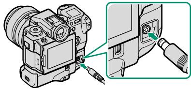 FUJIFILM X-T1 - -Using an AC Adapter - 1
