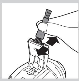 PHILIPS QG3337/15 - Nettoyage de la tondeuse à l'aide de la brossette de nettoyage (PT919/PT866/PT860/PT845/PT739/PT737/PT731 uniquement) - 1