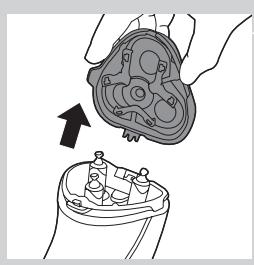 PHILIPS QG3337/15 - De scheerunit schoonmaken met het schoonmaakborsteltje - 2