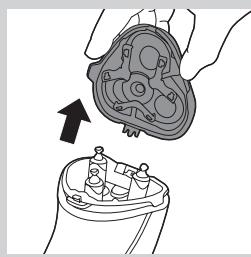 PHILIPS QG3337/15 - Nettoyage de la tete de rasoir à l'aide de la brossette de nettoyage - 2