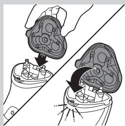 PHILIPS QG3337/15 - Nettoyage de la tete de rasoir à l'aide de la brossette de nettoyage - 9