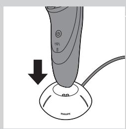 PHILIPS CLICK&STYLE S728/20 - Charge à l'aide de la base de recharge (PT866/PT739 uniquement) - 1