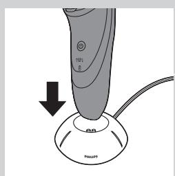 PHILIPS CLICK&STYLE S728/20 - Opladning i opladeenheden (kun PT866/PT739) - 1