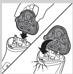 PHILIPS HC9450/15 - De scheerunit schoonmaken met het schoonmaakborsteltje - 9