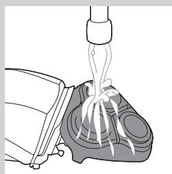 PHILIPS HC9450/15 - Limpieza de la unidad de afeitado bajo el grifo - 3