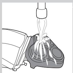 PHILIPS HC9450/15 - Rengring af skærhovedet under rindende vand - 3