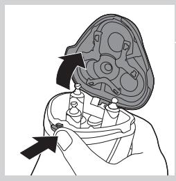 PHILIPS HC9450/15 - Limpieza de la unidad de afeitado con el cepillo de limpieza - 1