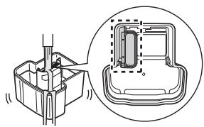PANASONIC ER-GB80-S503 - Az öntisztító töltő tisztítása - 2