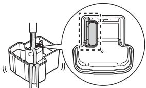 PANASONIC ER-GB80-S503 - Cleaning the self-cleaning recharger - 2