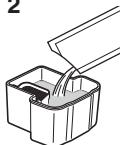 PANASONIC ER-GB80-S503 - Versare dell'acqua di rubinetto e del detergente nella vaschetta del liquido per pulizia. - 2