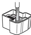 PANASONIC ER-GB80-S503 - Versare dell'acqua di rubinetto e del detergente nella vaschetta del liquido per pulizia. - 1