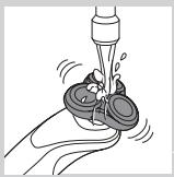PHILIPS HC7460/15 - Cleaning the shaver under the tap - 1