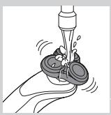 PHILIPS HC7460/15 - Den Rasierer unter fliebendem Wasser reinigen - 1
