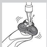 PHILIPS HC7460/15 - Rengöra rakapparaten under rinnande vatten - 1