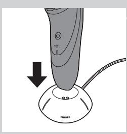 PHILIPS S5420/08 AQUATOUCH - Lade i ladestativet (kun AT941/AT940) - 1