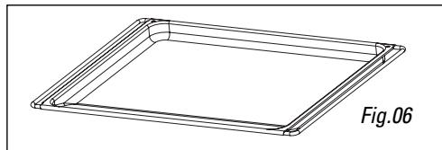 HOTPOINT-ARISTON MWA 121/HA - The side grills (Fig.08): 2 shelves with hooks allow you to use the accessories on 3 levels. - 2