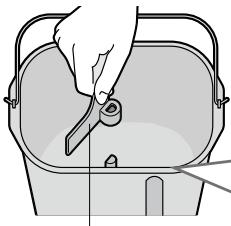 PANASONIC SD-ZB2512KXEB - Sortez le moule à pain et installer le bras pétrisseur - 2