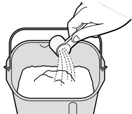 PANASONIC SD-ZB2512KXEB - Versez les ingrédients dosés dans le moule à pain - 2