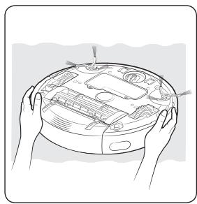 SAMSUNG SR8875 NAVIBOT - Cleaning the driving wheel - 1