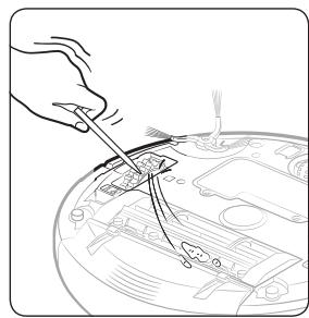 SAMSUNG SR8875 NAVIBOT - Cleaning the driving wheel - 2