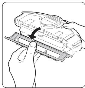 SAMSUNG SR8875 NAVIBOT - Cleaning the dustbin - 2