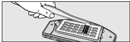 MIELE SCOUT RX2 HOME VISION - Cleaning the dust box - 3