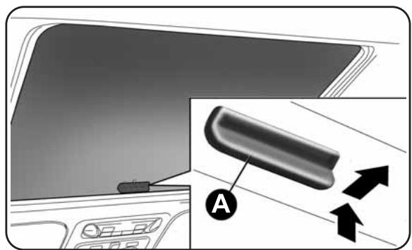 ALFA ROMEO GIULIETTA - STORES PARE-SOLEIL - 1