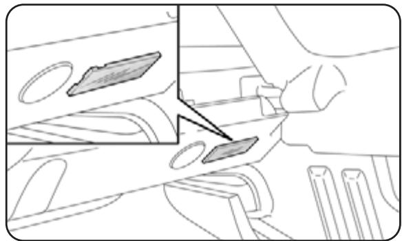 ALFA ROMEO MITO - PLAFONNIER DU COFFRE A BAGAGES fig. 40 - 1