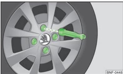 SKODA CITIGO - Desserrage et serrage des boulons de roue - 1