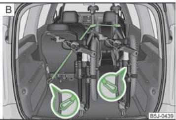 SKODA ROOMSTER - Assurer la stabilité des bicyclettes avec une sangle - 2