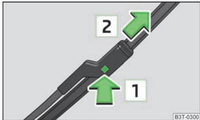 SKODA SUPERB - Remplacement des balais d'essuie-glace du pare-brise - 1