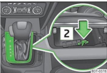 SKODA SUPERB - Déverrouillage de secours du levier sélecteur - 2