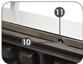 DOMO DO9148W - ASSEMBLING AND DISASSEMBLING THE BAKING PLATES - 1