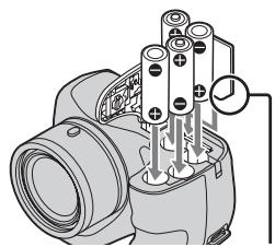 SONY CYBER-SHOT DSC-H200 - Hur man sätter i batterierna/ett minneskort (säljs separat) - 2